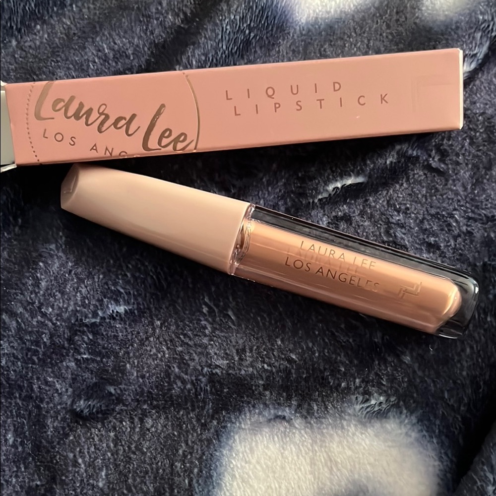 NEW 🆕 Cream Lipstick Elegant Design